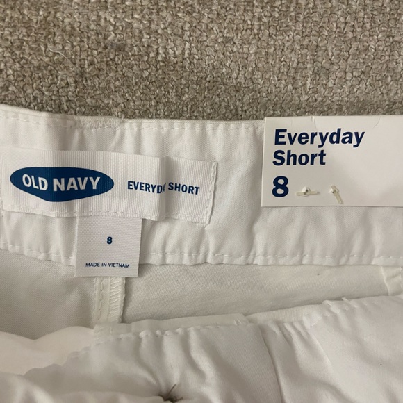 Old Navy NWT White “Everday Shorts” Size 8 - Picture 3 of 3